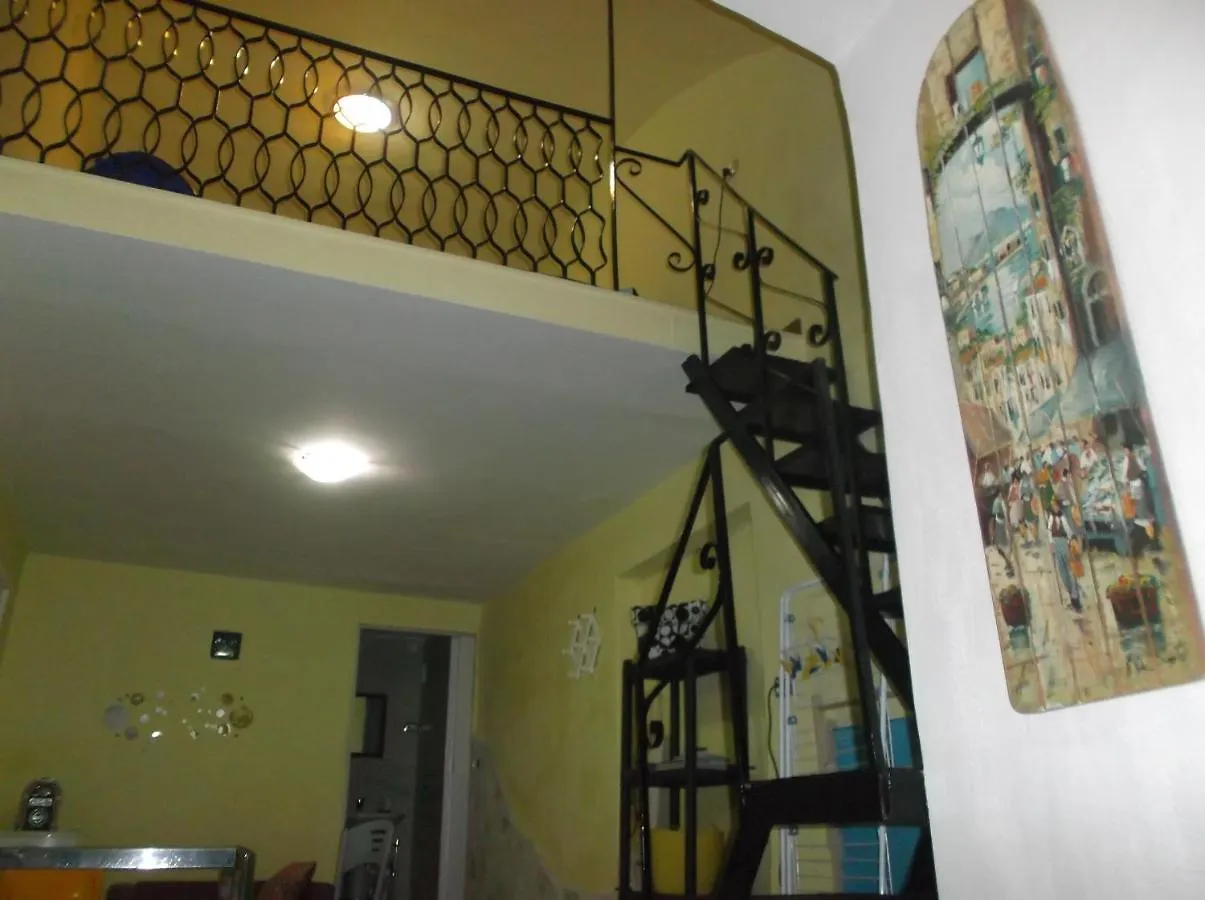 Holiday home Monolocale Fronte Strada Napoli Centro Storico Villa